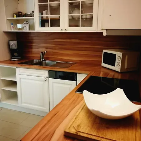 Ferienwohnung - 3 Grosse Schlafzimmer Apartman *